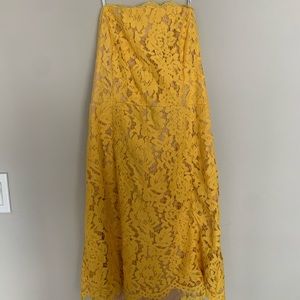 Yellow lace summer dress, strapless.